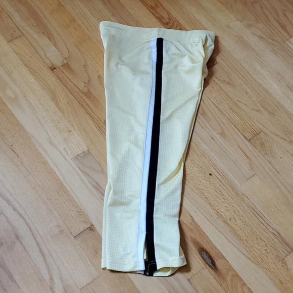 Nike Capri Pants - Picture 2 of 10
